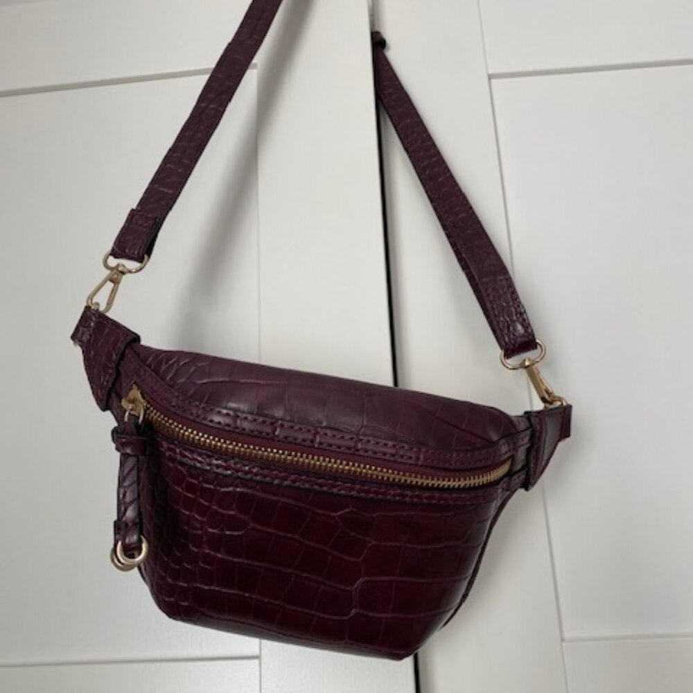 Mango Textured Fanny Pack with Zip Closure and Adjustable Strap